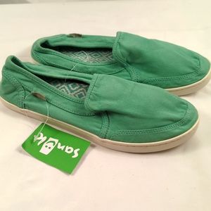 NWT Sanuk women's pair of dice shoes